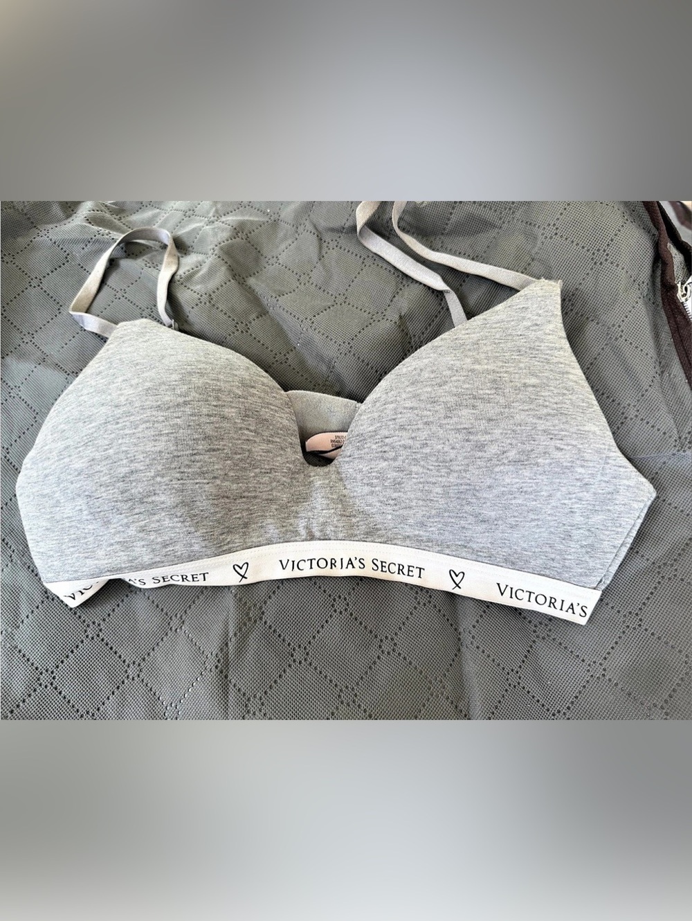 3/$50 Victoria's Secret T-shirt bra Wireless Gray Size 34B